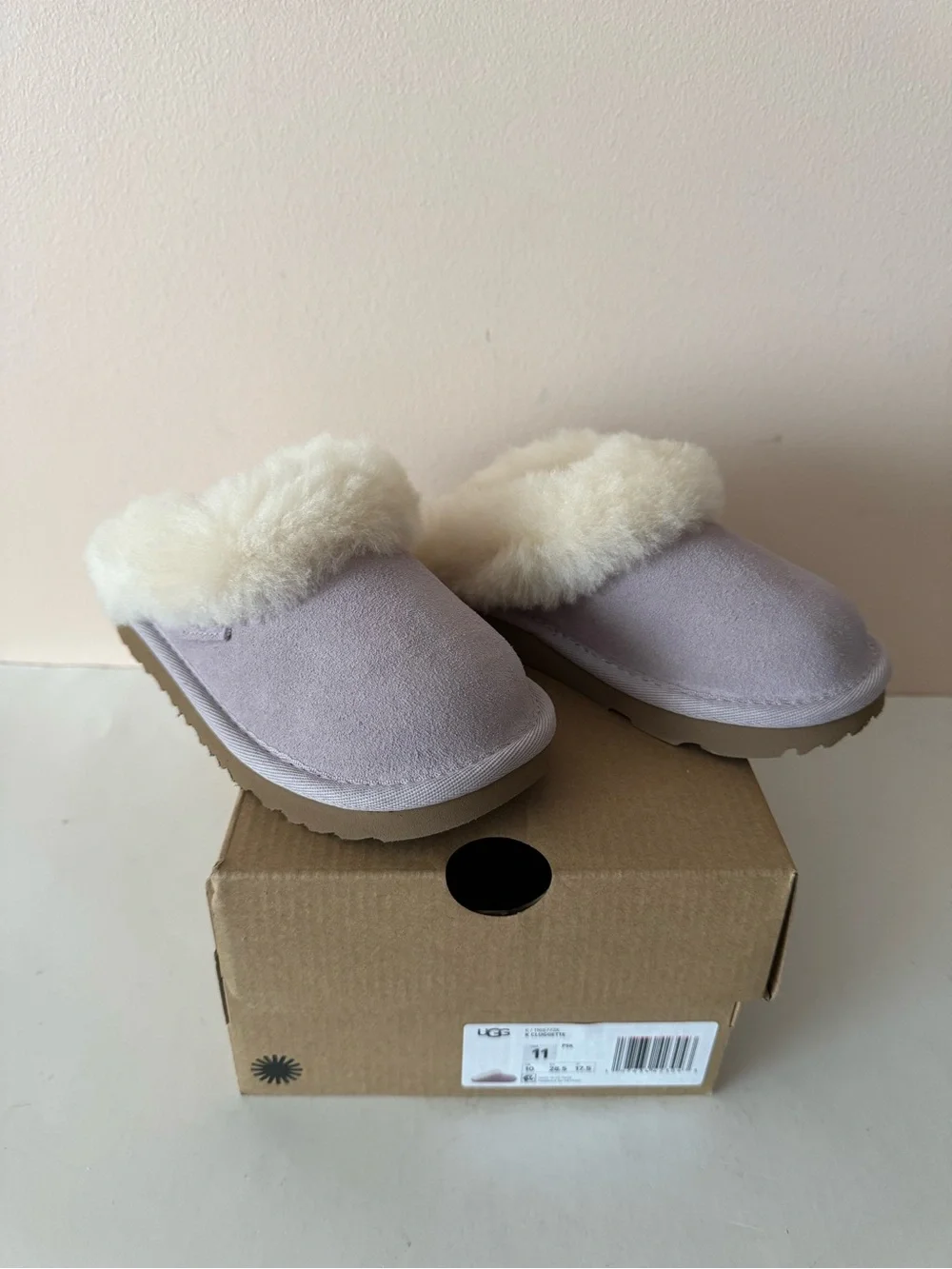 UGG Cluggette Cozy Lavender Shearling Clog Sliper with Cream Fur. Size: 11